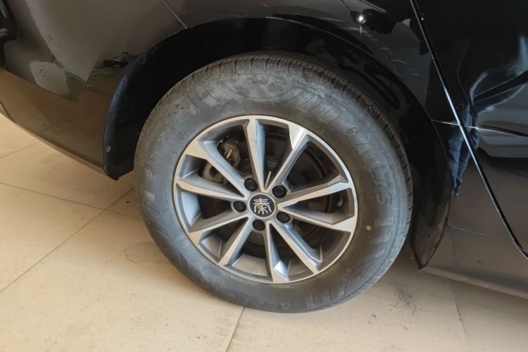 比亚迪 秦PLUS 2023款 冠军版 DM-i 55KM领先型车身外观6008