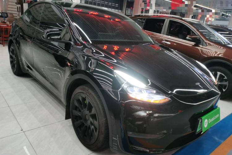 特斯拉 Model Y 2022款 改款 长续航全轮驱动版车身外观3