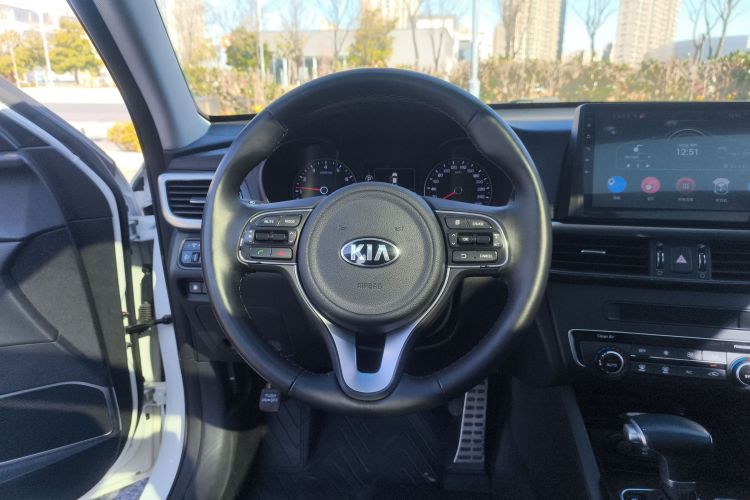 起亚K5 2016款 2.0L 自动LUX中控内饰13