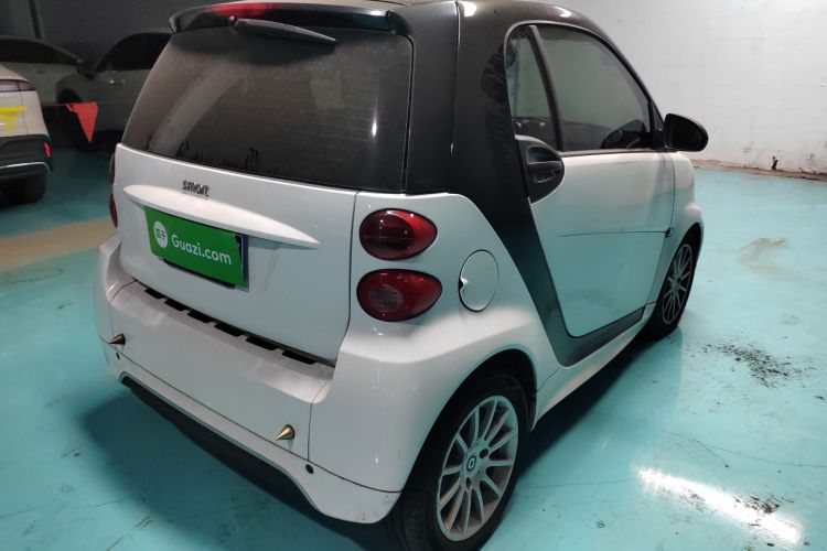 smart fortwo 2012款 1.0 MHD 硬顶舒适版车身外观7