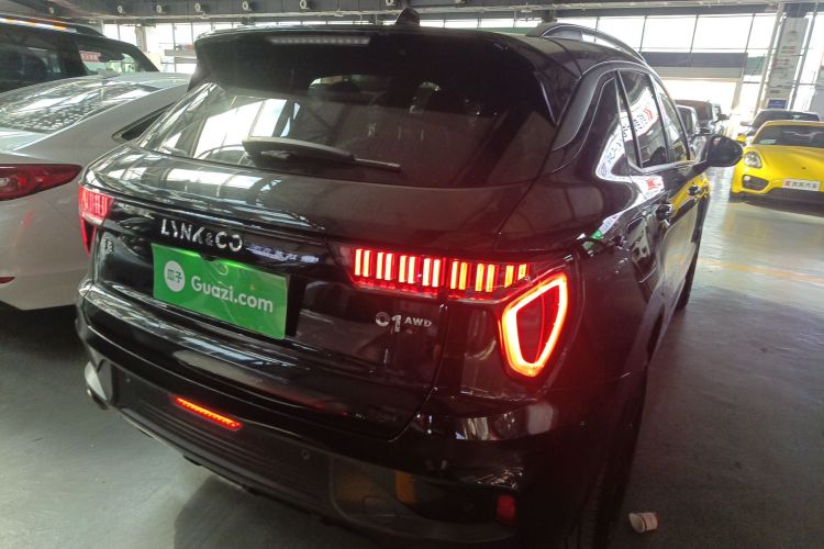 领克01 2021款 2.0TD 四驱暗夜版车身外观7