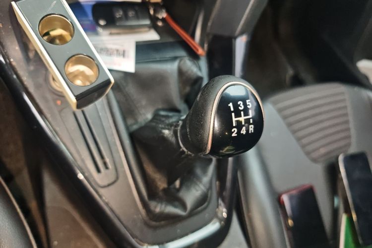 福特 福克斯 2017款 三厢 1.6L 手动风尚型智行版中控内饰18