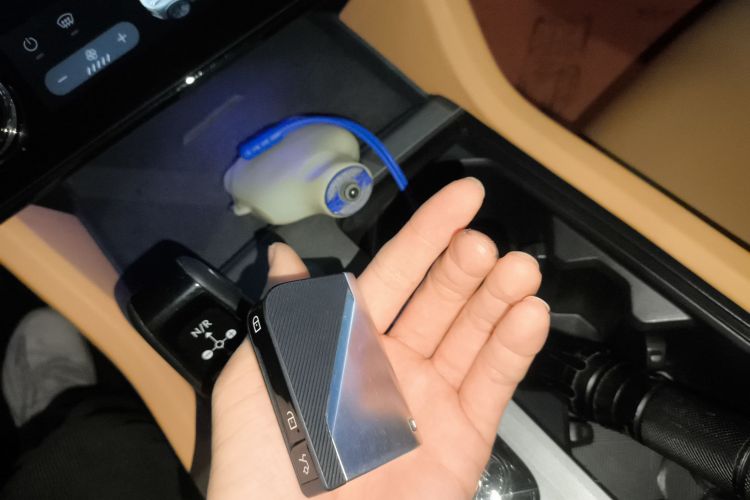 领克09 EM-P 2021款 2.0T PHEV Halo 六座中控内饰7001