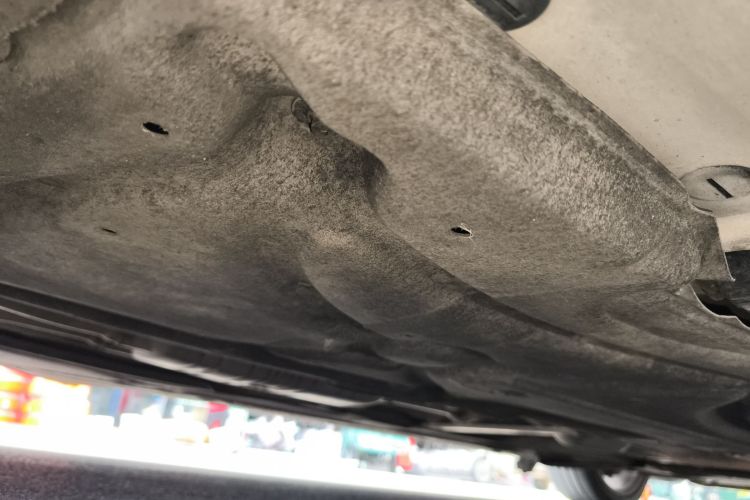 奔驰E级 2015款 改款 E 260 L 运动型局部细节9002