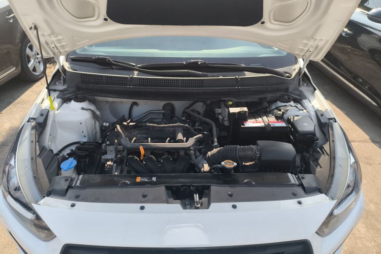 现代 瑞纳 2017款 1.4L 手动焕新版 国VI机舱底盘24