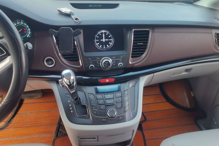 江汽集团 瑞风M5 2016款 2.0T 汽油自动公务版中控内饰16