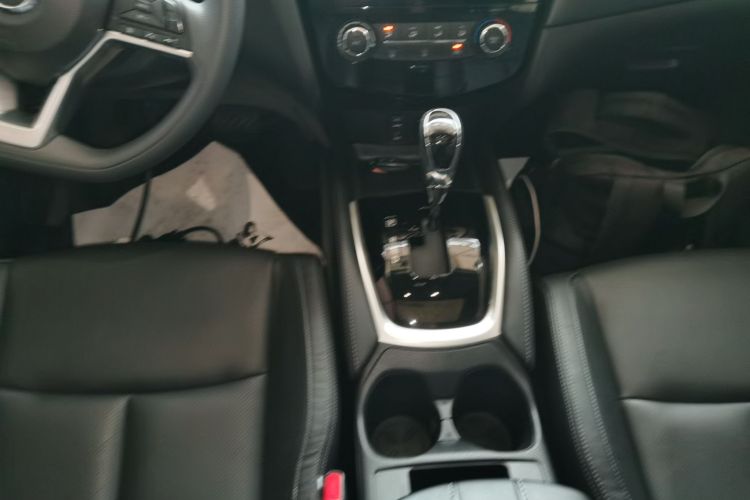 日产 奇骏 2017款 2.0L CVT舒适版 2WD中控内饰18