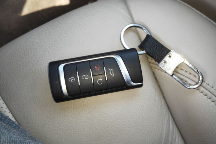 广汽传祺 传祺GS8 2017款 320T 两驱豪华智联版（七座）中控内饰11