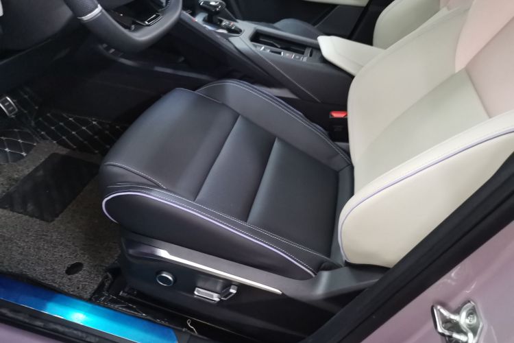 领克06 2021款 1.5T Shero粉色特别版中控内饰19