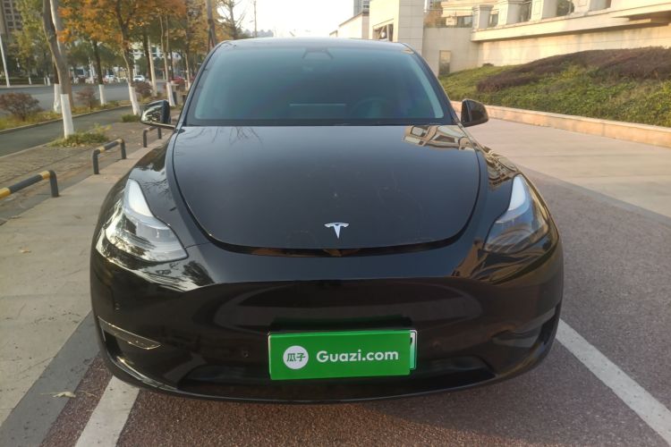 特斯拉 Model Y 2021款 标准续航后驱版车身外观2