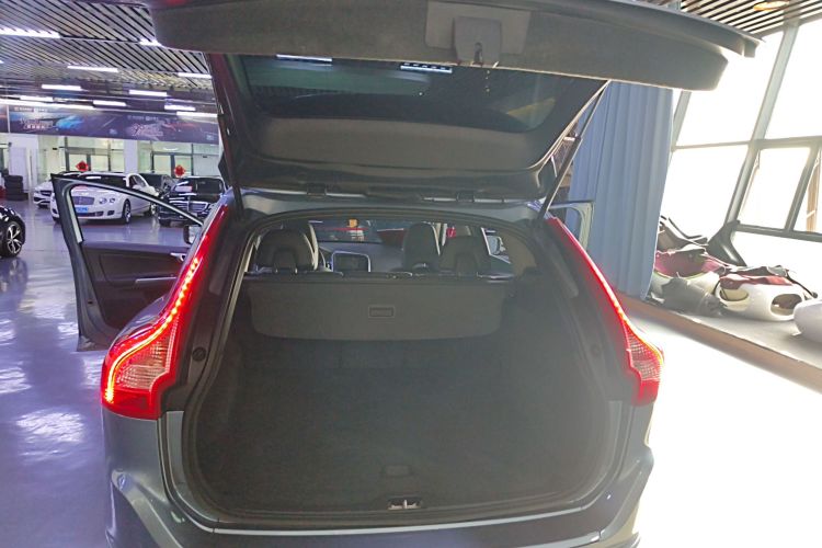 沃尔沃XC60 2017款 T5 智行升级版机舱底盘23