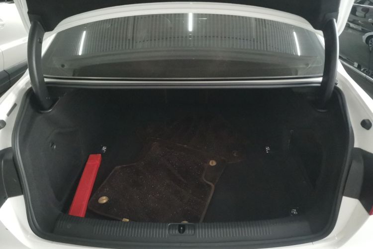 奥迪A4L 2018款 30周年年型 45 TFSI quattro 个性运动版局部细节23