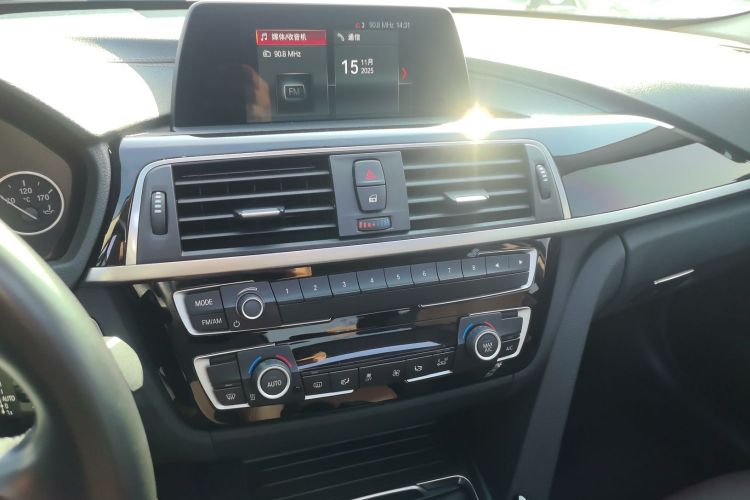 宝马3系 2018款 320Li 时尚型中控内饰16