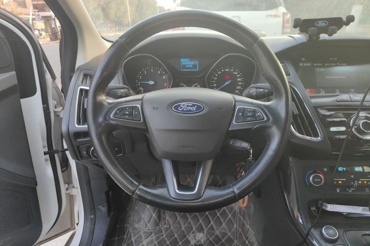 福特 福克斯 2017款 两厢 1.6L 自动风尚型智行版局部细节13