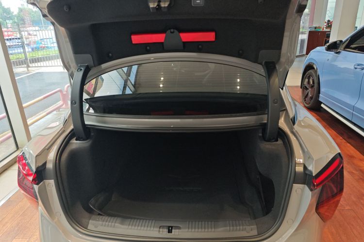 红旗EH7 2025款 640 四驱 智选版机舱底盘23