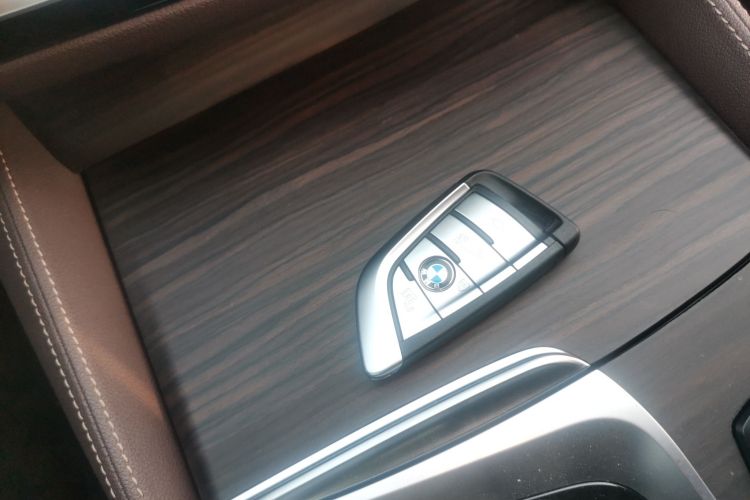 宝马5系 2021款 改款 530Li 领先型 豪华套装中控内饰7001