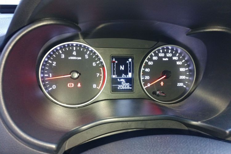 起亚 焕驰 2020款 改款 1.4L 自动舒适天窗版中控内饰14