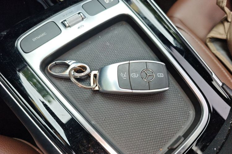 奔驰GLB 2024款 GLB 200 时尚型中控内饰11