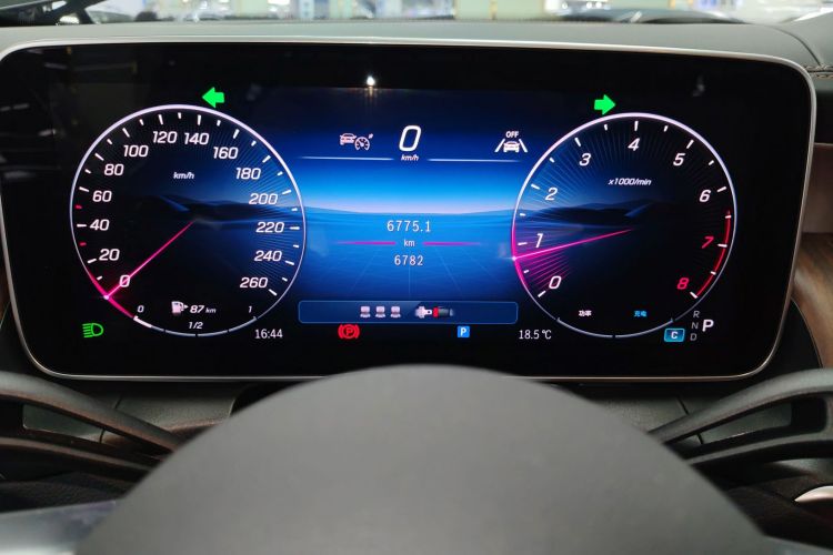 奔驰GLC 2025款 改款 GLC 300 L 4MATIC 动感型 5座中控内饰14