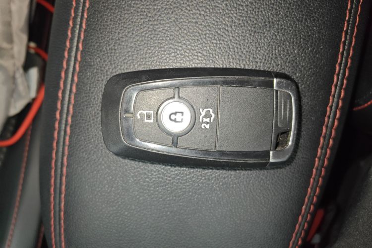 福特 福克斯 2020款 三厢 EcoBoost 180 自动ST Line中控内饰7001