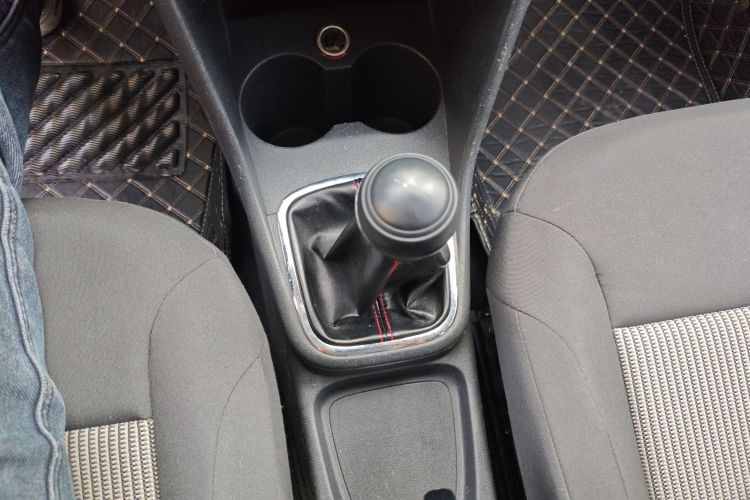 大众 Polo 2014款 1.4L 手动风尚版中控内饰18