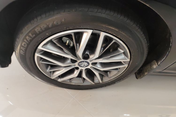 比亚迪 秦PLUS 2023款  冠军版 DM-i 120KM超越型车身外观6007