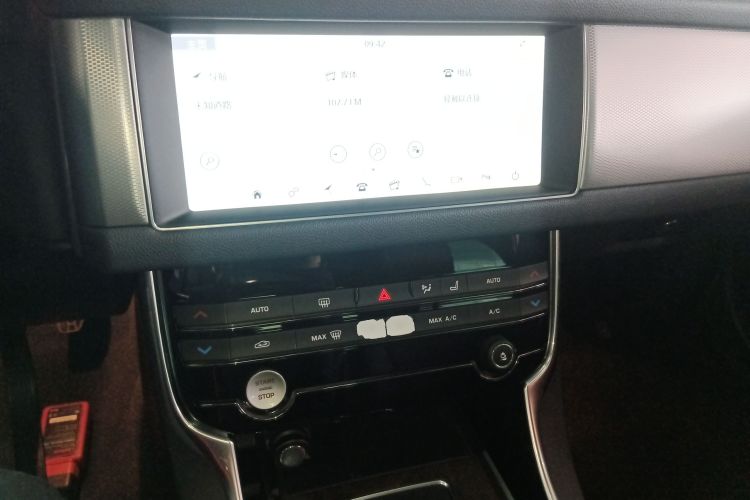 捷豹XFL 2019款 XFL 2.0T 250PS 四驱尊享版局部细节16