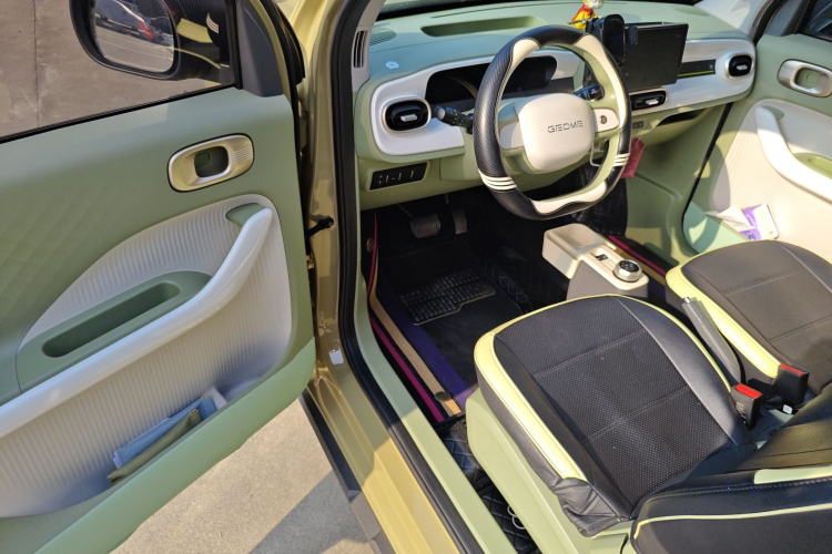 吉利银河 2025款 210km 熊猫骑士中控内饰20