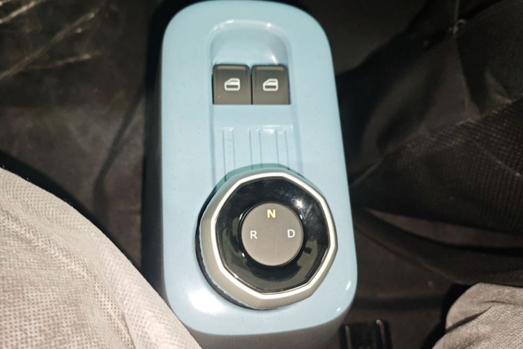 吉利银河 2024款 熊猫mini 200km 耐力熊中控内饰18