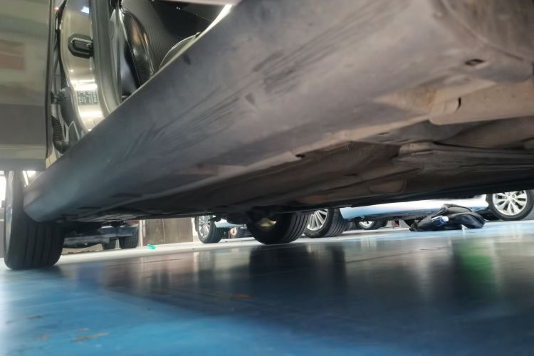 福特 福克斯 2012款 三厢 1.6L 自动风尚型局部细节9001