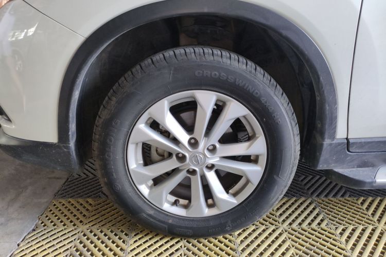 日产 奇骏 2015款 2.0L CVT舒适MAX版 2WD车身外观6007