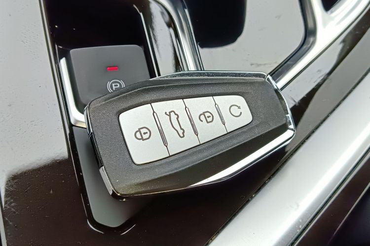 吉利汽车 嘉际新能源 2022款 1.5TD PHEV 白金尊贵型中控内饰7001