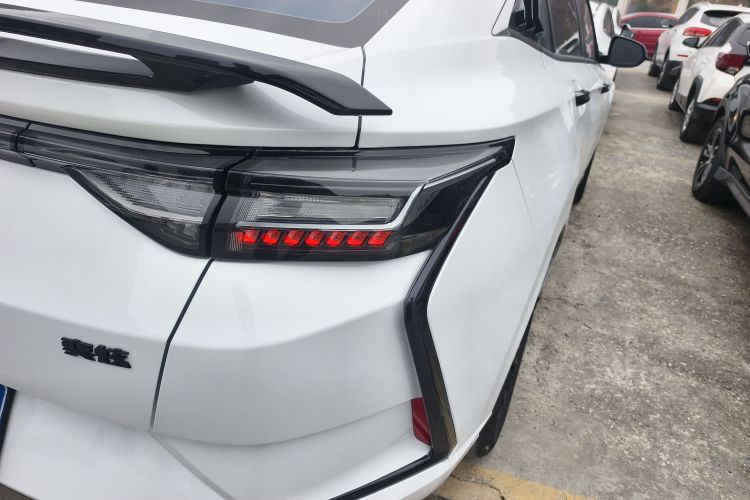 东风风神 奕炫 2024款 1.5L 自动劲速版车身外观9