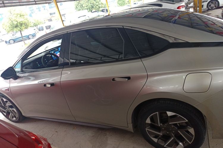 埃安 AION S Plus 2023款 70 乐享版 磷酸铁锂车身外观4