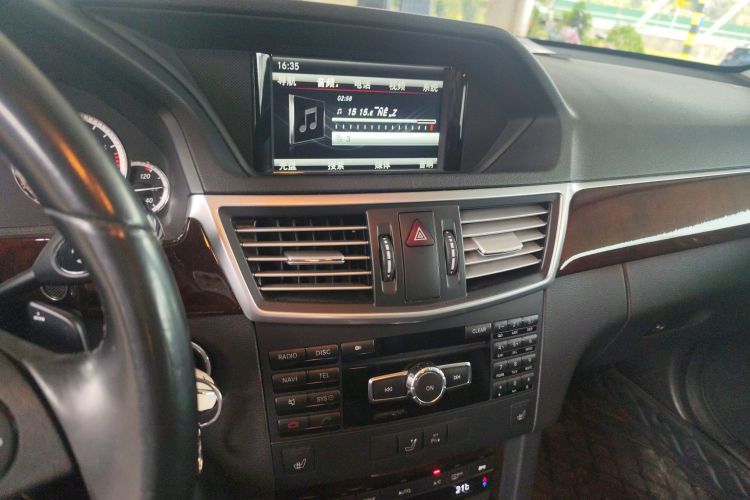 奔驰E级 2013款 E 300 L 优雅型中控内饰16