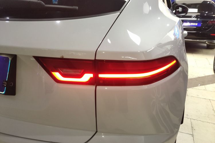 捷豹E-PACE 2024款 进取运动版 R-DYNAMIC S车身外观9