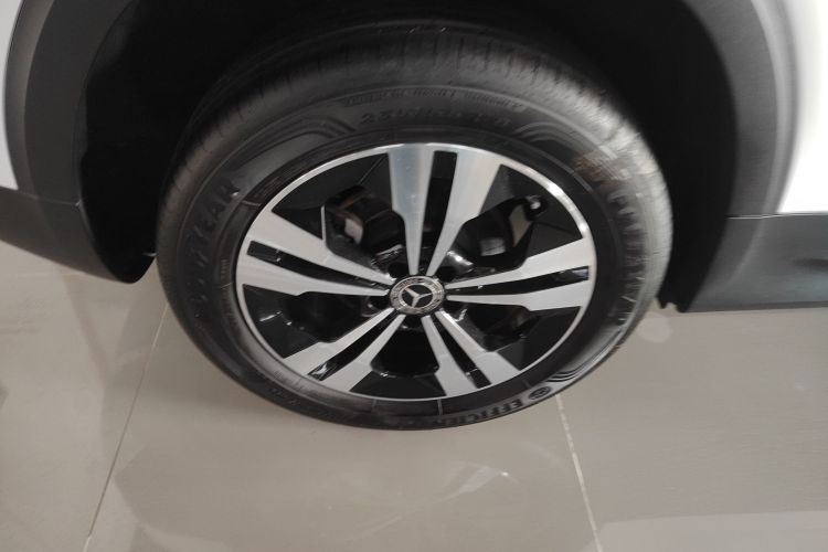 奔驰GLB 2024款 GLB 200 动感型车身外观6008