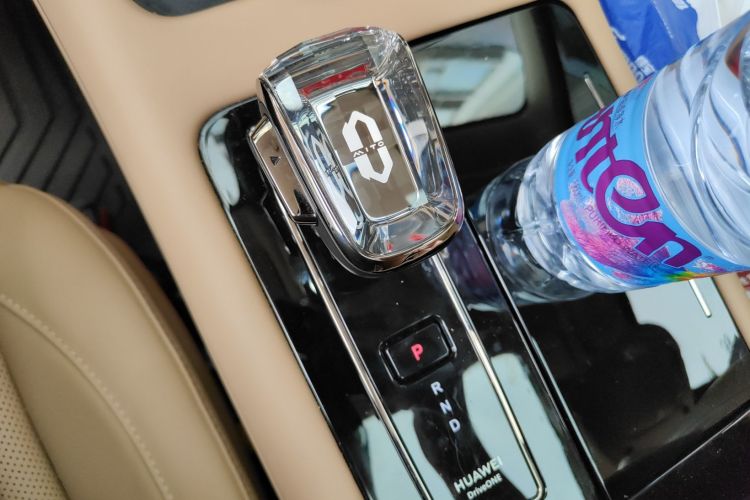 鸿蒙智行 问界M7 2024款 1.5T 智驾四驱Max版 5座中控内饰18