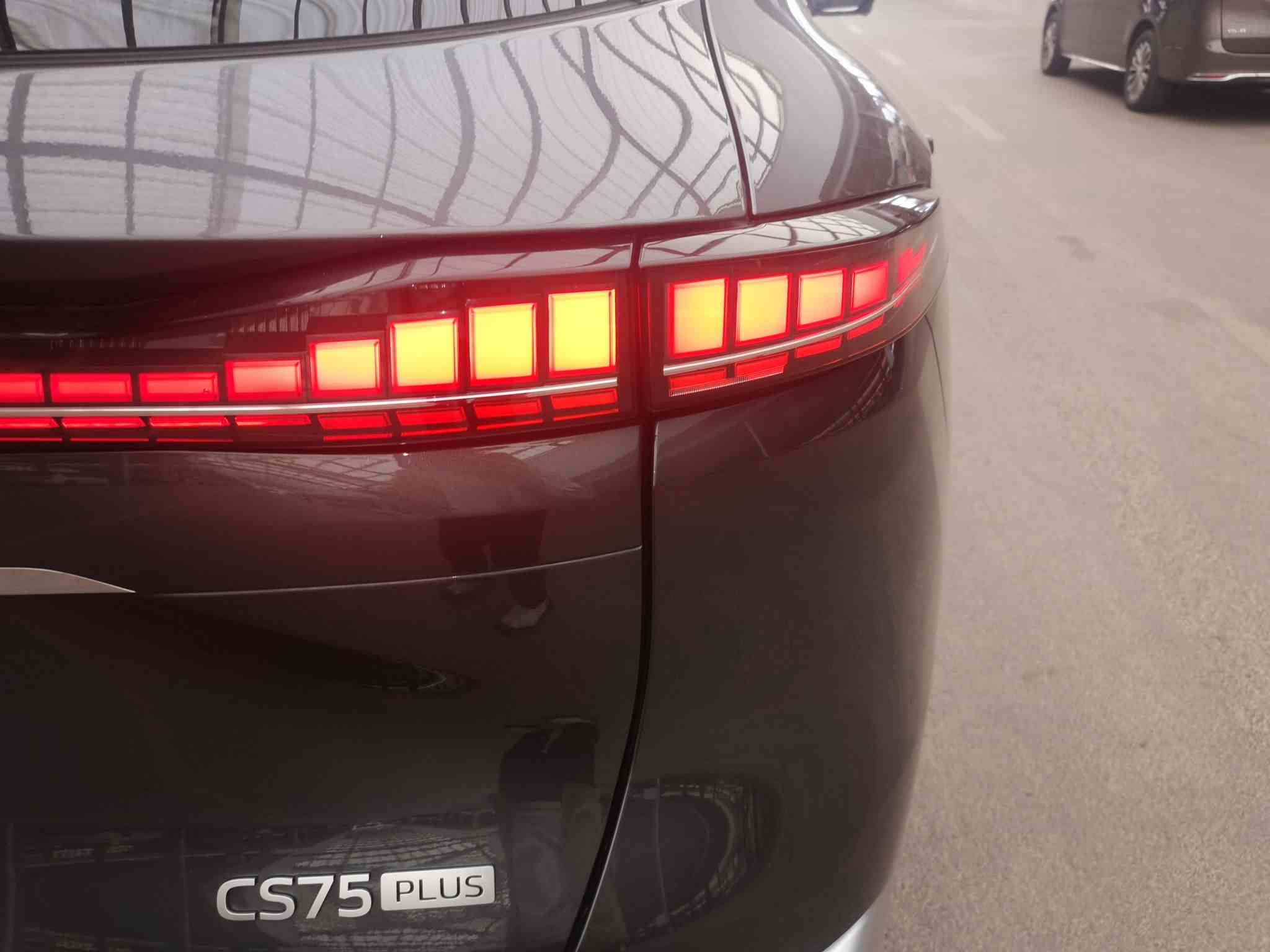 长安CS75 PLUS 2025款 第四代 UItra 2.0T 新蓝鲸 智慧智擎型(2)