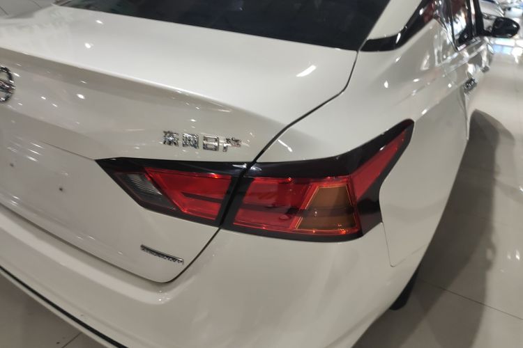 日产 天籁 2021款 2.0L XL 舒适版车身外观9