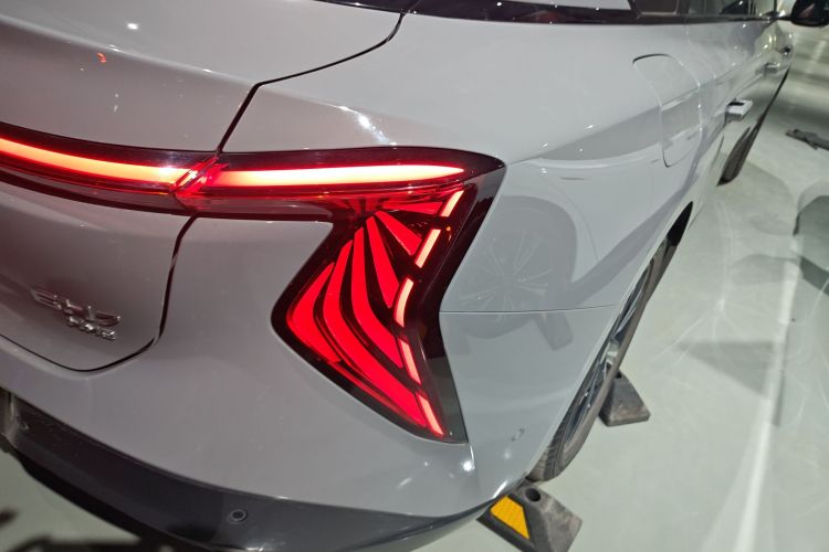 红旗EH7 2024款 820 Pro车身外观6006