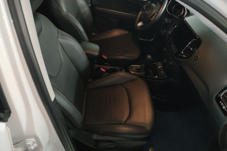 Jeep 指南者 2020款 220T 自动精英版局部细节41