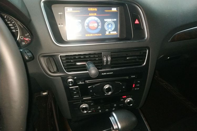 奥迪Q5 2016款 40 TFSI 进取型中控内饰16