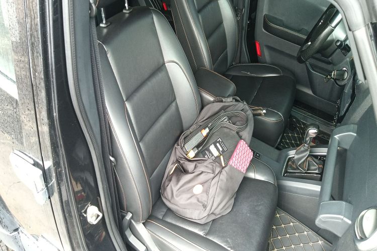 北京BJ40 2016款 40L 2.3T 自动两驱尊贵版局部细节41