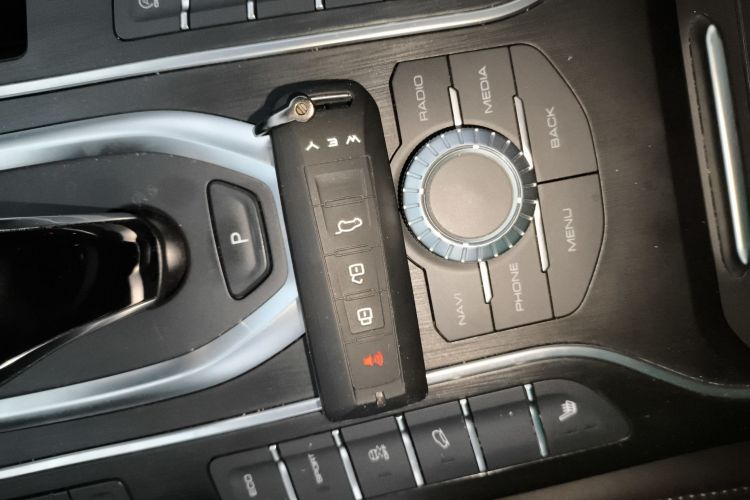 魏牌 VV5 2021款 1.5T 两驱智先锋中控内饰11