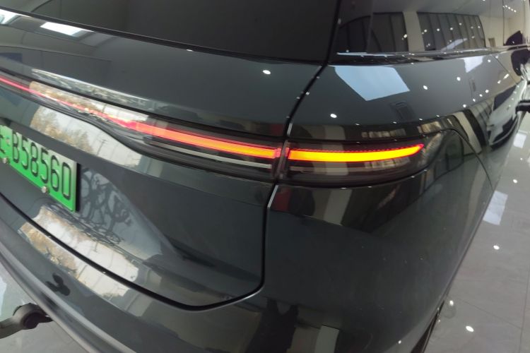 蔚来ES8 2023款 100kWh 签名版车身外观9