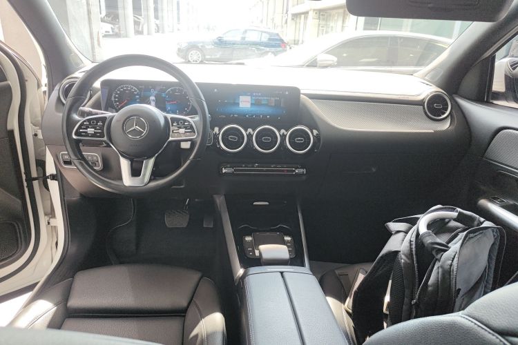 奔驰GLA 2022款 改款二 GLA 200中控内饰7002