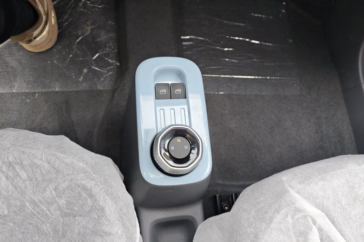 吉利银河 2024款 熊猫mini 200km 耐力熊中控内饰18