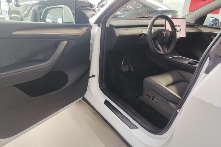 特斯拉 Model Y 2022款 改款 后轮驱动版中控内饰20