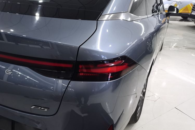 小鹏P5 2022款 460E+车身外观9